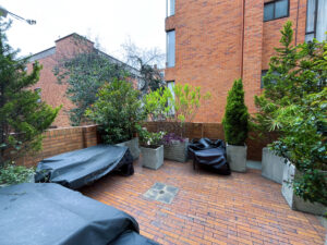 Terraza privada para que disfrutes del aire y la naturaleza en apartamento en venta chico norte bogotá