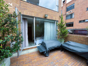 terraza privada para disfrutar de los mejores asados en apartamento en venta en chico norte bogotá