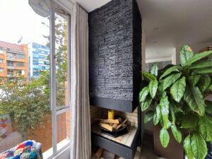 chiminea para disfrutar noches romanticas en tu nuevo apartamento en venta en chico norte