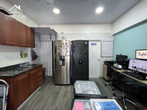 local en venta en Bogotá, con baño y deposito